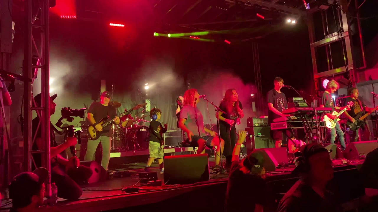 GrimSkunk - Ya Basta (live avec Shantal Arroyo)