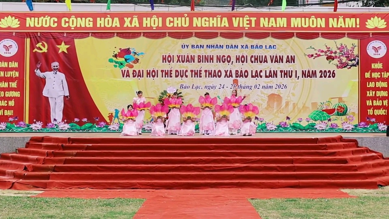 Весенний фестиваль в год Лошади, фестиваль пагоды Ван Ан и первый спортивный фестиваль коммуны Ба...