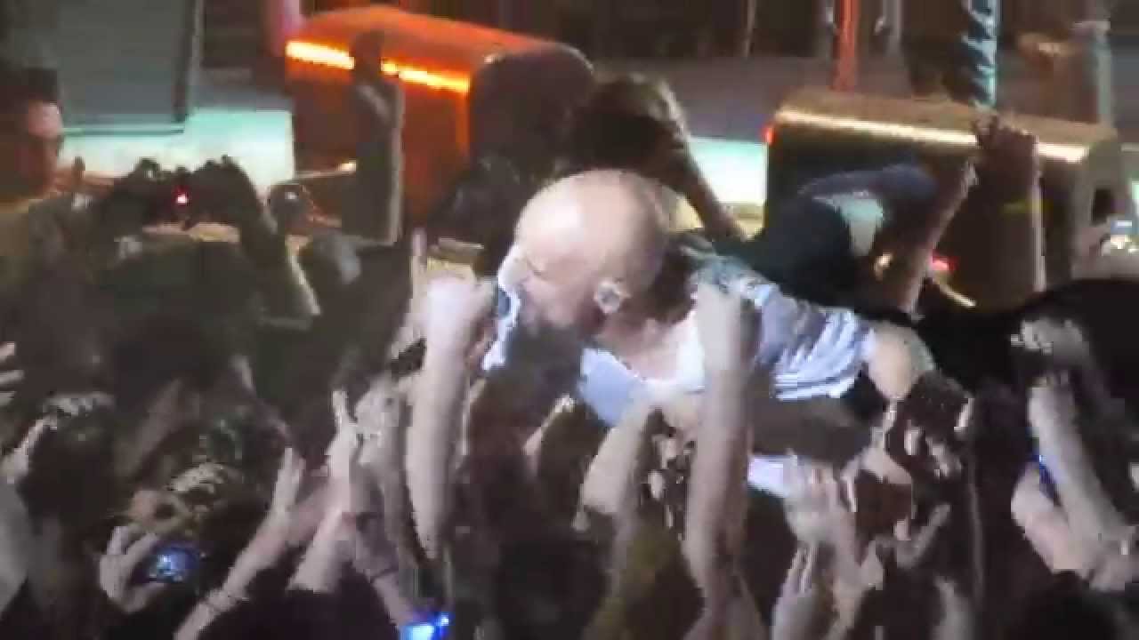 James - Laid Live @ Theatro Vrachon Athens 2014 (HD zoom video,Tim Booth's Crowdsurfing moment)