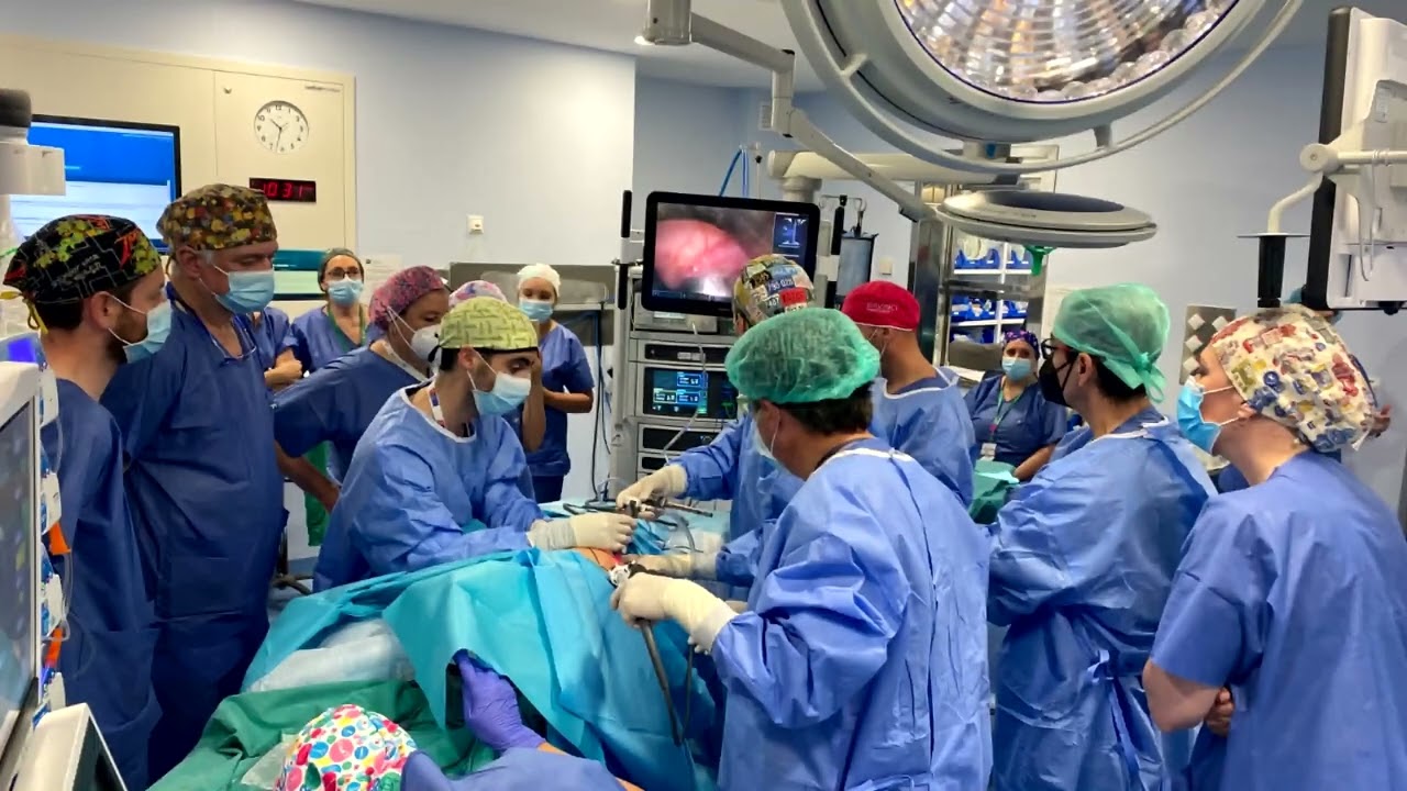 El Hospital Reina Sofía, primer centro andaluz en incorporar la robótica a la cirugía pediátrica