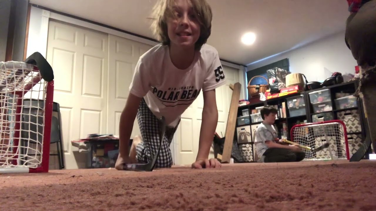 Knee hockey(islanders vs rangers