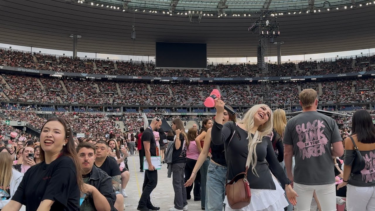 BLACKPINK - BLINKs more fanchant | DEADLINE Paris 250802 Fancam 4K60