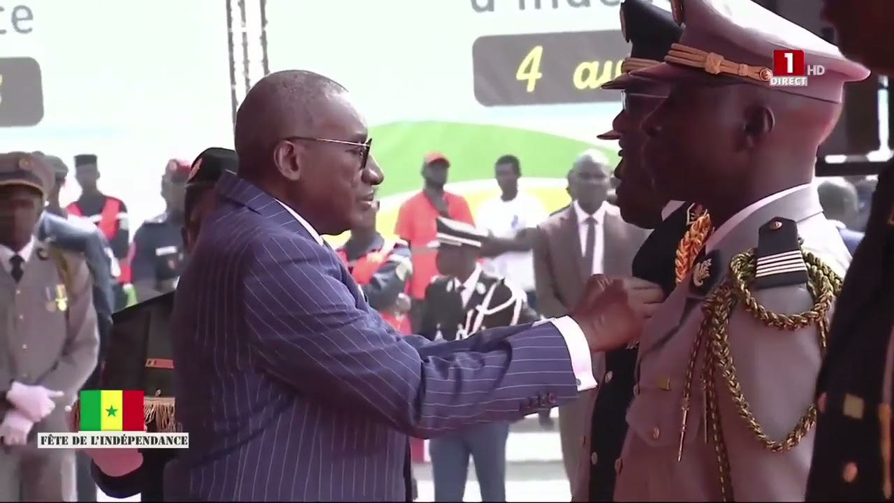 Le président de la République Macky Sall a procédé à la remise de décoration des forces de défense.