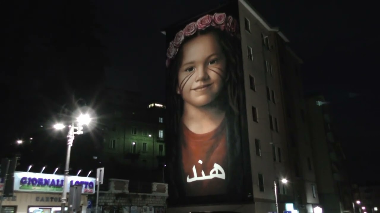 Potenza ricorda Hind Rajab sotto il murales di Jorit