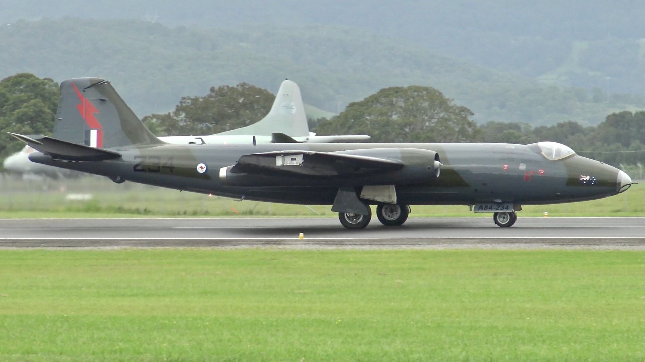 English Electric Canberra B.2 bomber flying in Australia in 4K!