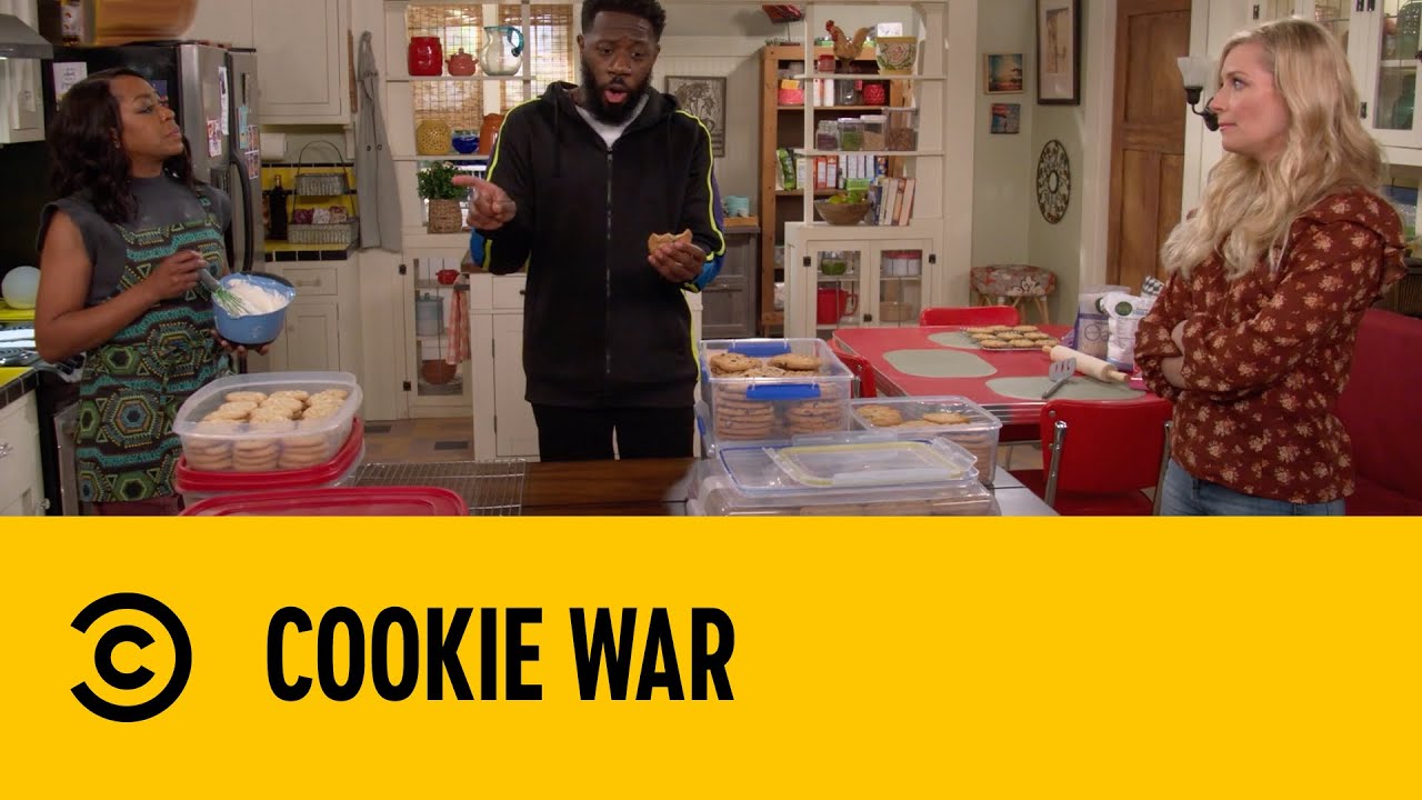 Cookie War | The Neighborhood | Comedy Central Africa