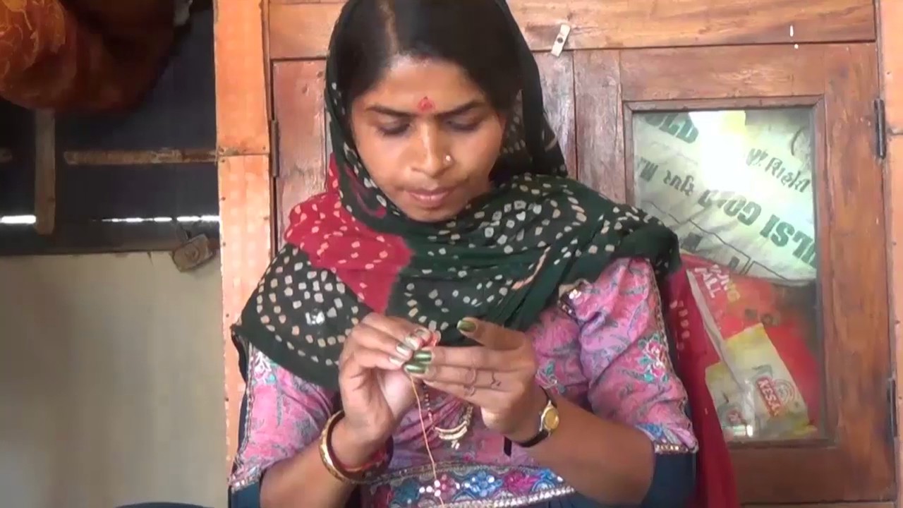 Ahir Embroidery - Gujarat #AhirEmbroidery #IndianEmbroidery #CraftsofIndia #FolkArtIndia