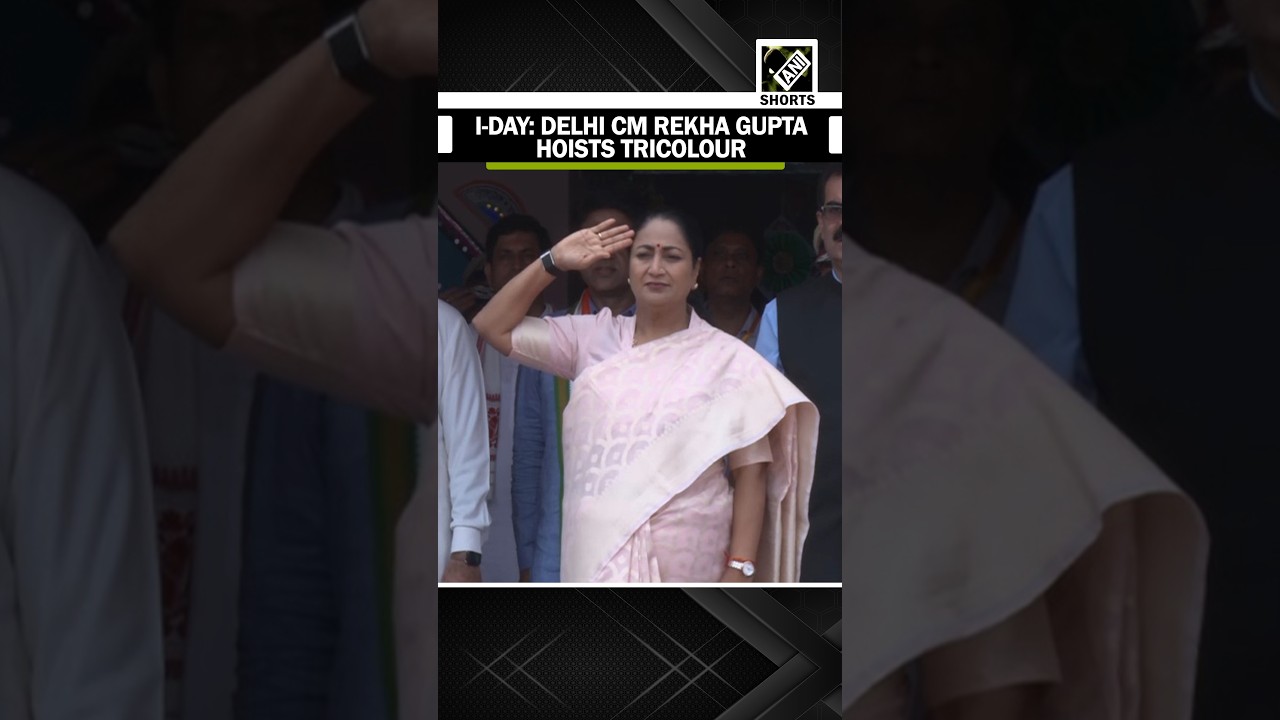 Delhi CM Rekha Gupta hoists national flag at Chhatrasal Stadium on the occasion of 80th I-Day