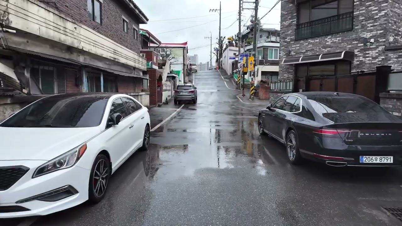 Exploring a Local Korean Neighborhood on a Rainy Spring Day, Daejeon, Korea