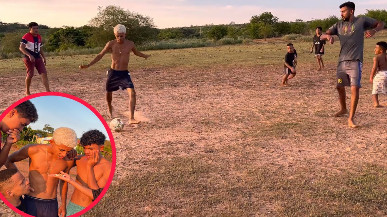 FUTEBOL NO CAMPINHO DE TERRA - cada gol come uma balinha nojenta🤮