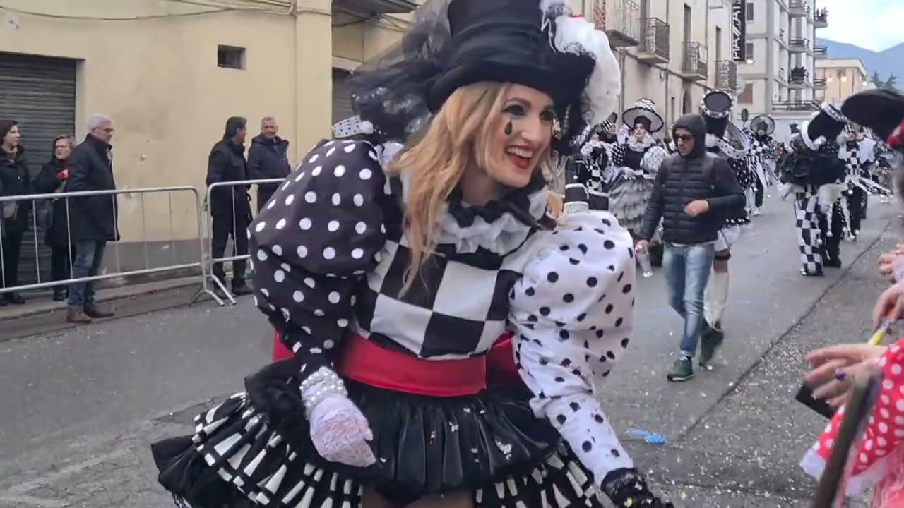 Неожиданно оказались на КАРНАВАЛЕ в Кастровиллари - Carnevale Castrovillari 2025