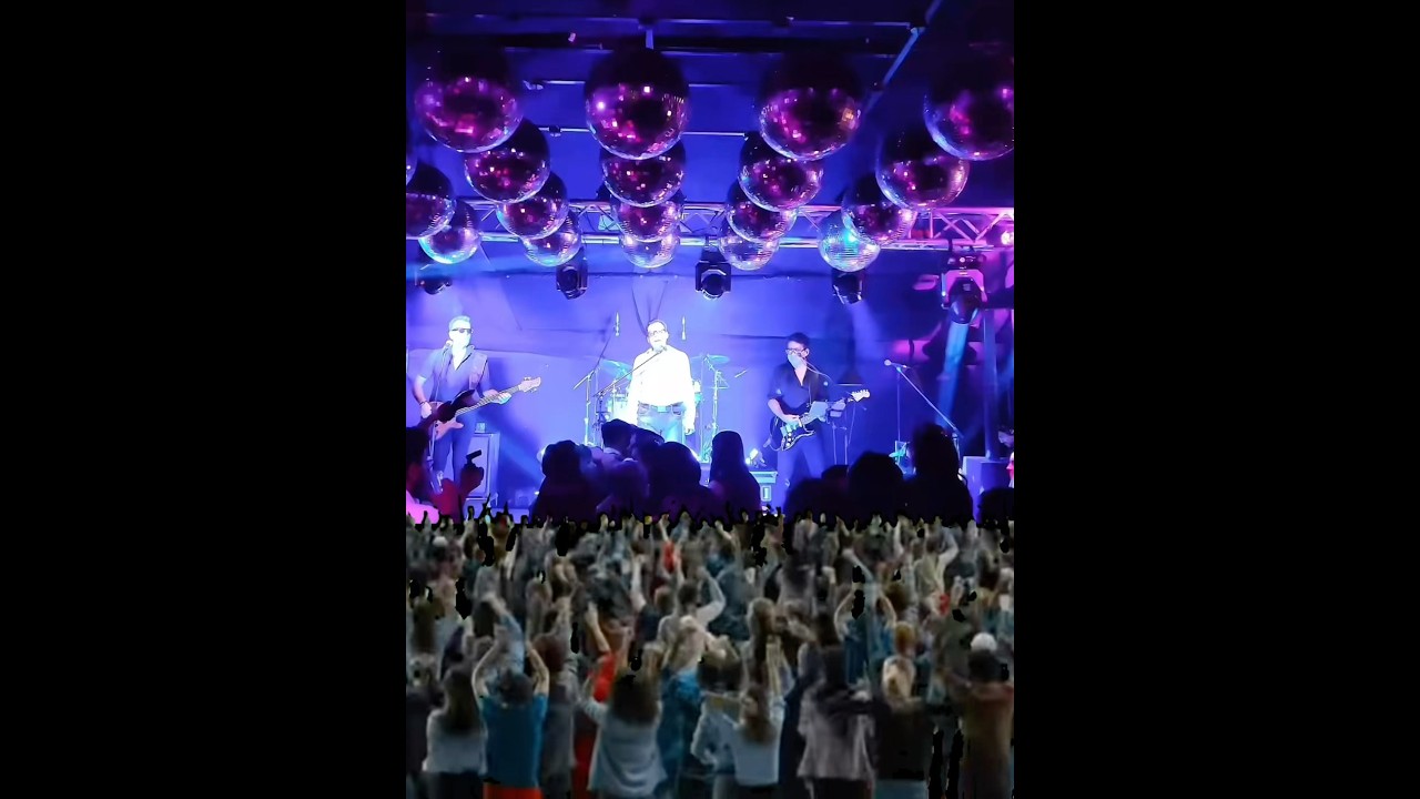 Esa noche teníamos un público muy entusiastas , ￼ Banda Metropoli provoca eso 🤪🤘🎸🥂🔥