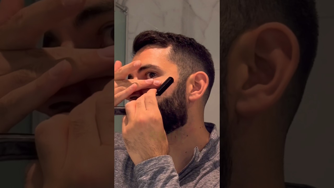 How to properly use a Cut Throat razor to shape up your beard 🧔 #beards