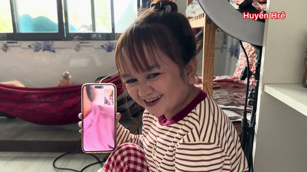 Huyền Hrê bất ngờ gọi gặp người bí ẩn và buổi chiều làm bánh của nhóm 