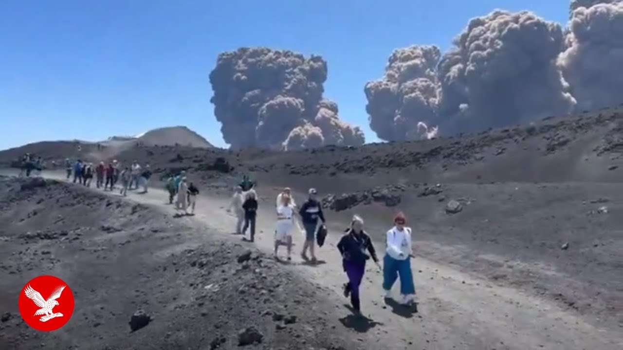 Live: Mount Etna view as huge volcanic eruption sends tourists fleeing