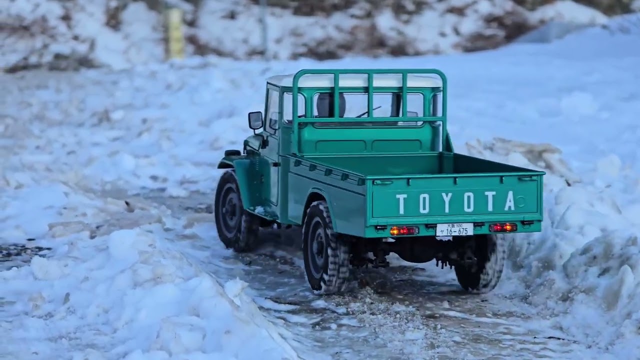 1/12 Scale RC Car FMS FJ45 - winter rock crawling 2