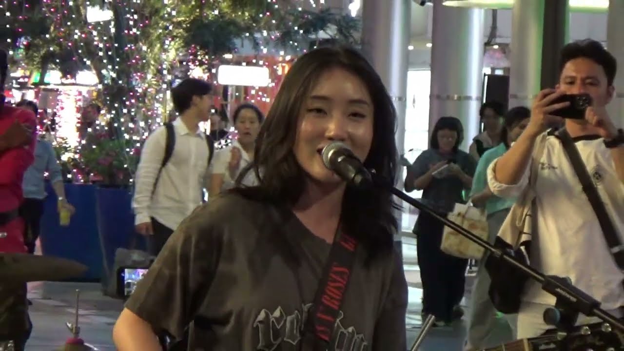 กระแซะเข้ามาซิ - พุ่มพวง ดวงจันทร์  covered by Plutonium  @Siam Square Walking Street💖