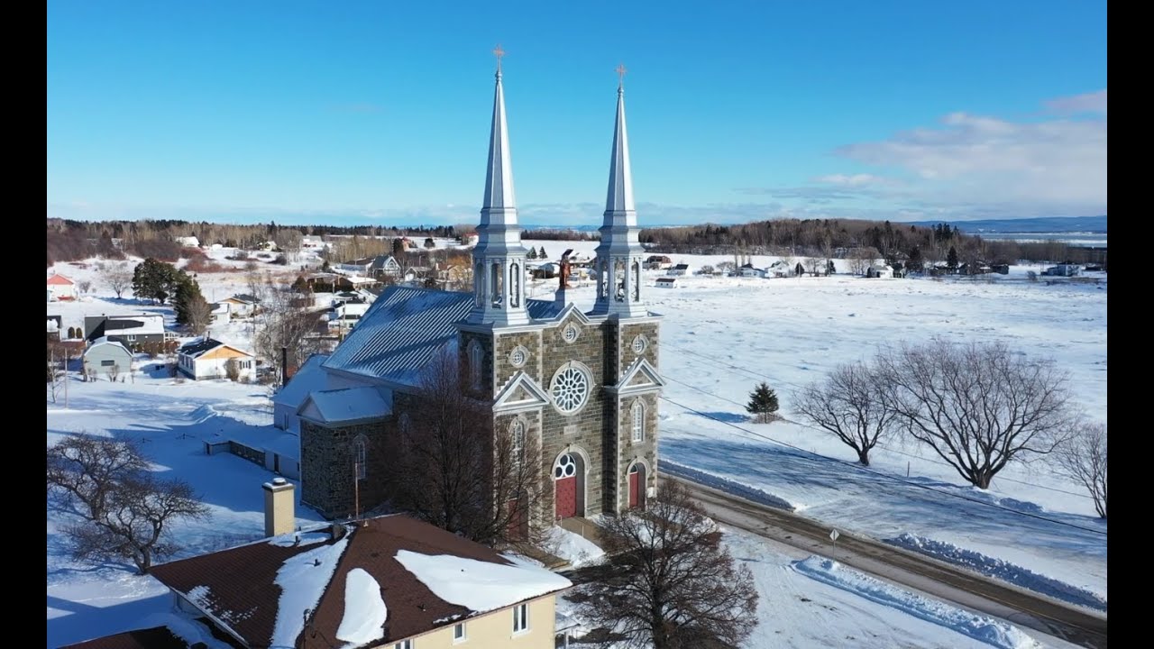 L'église Saint-Louis remonte la pente