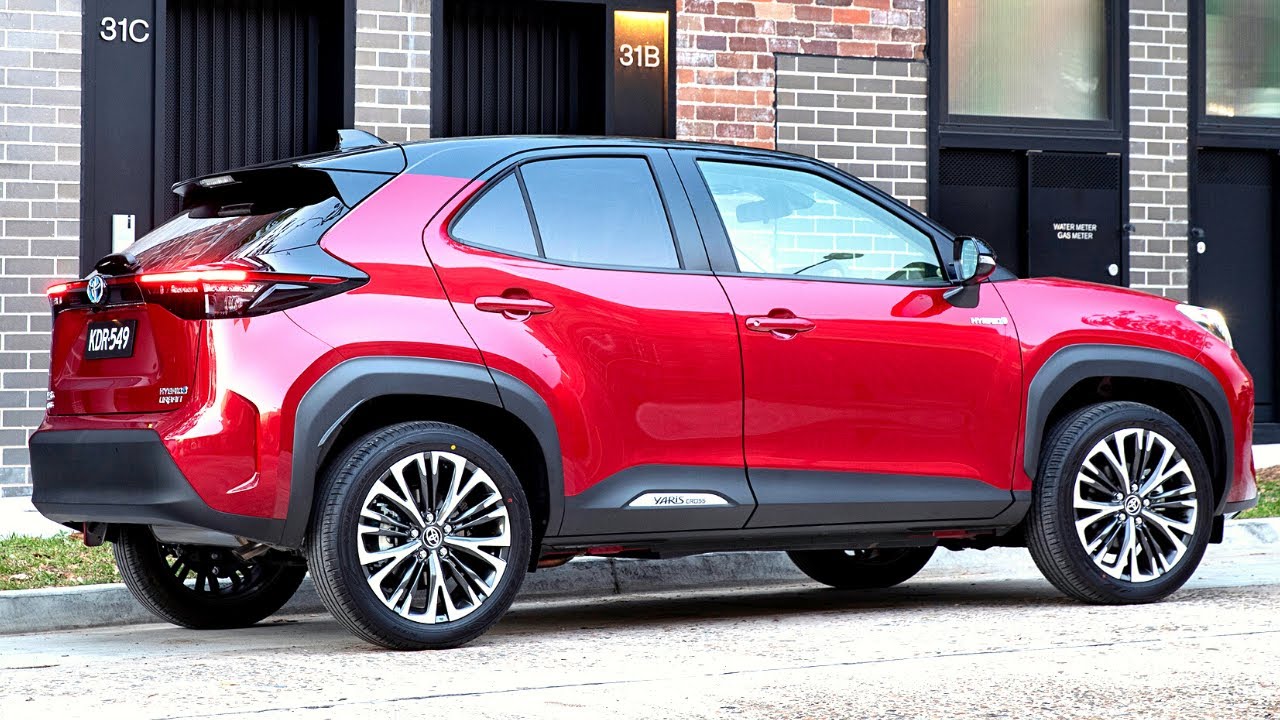2021 Toyota Yaris Cross Hybrid - Little SUV! Interior | Drive | GX Variant