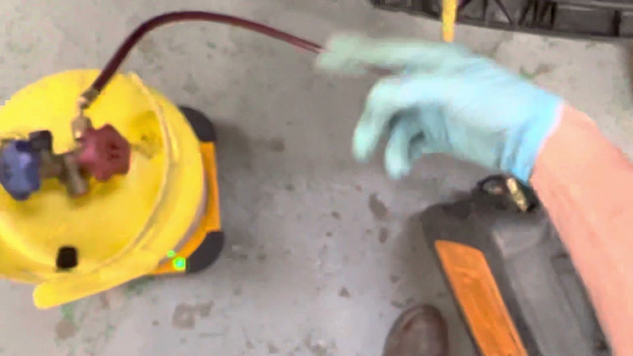 Automotive refrigerant recovery using Fieldpiece equipment￼