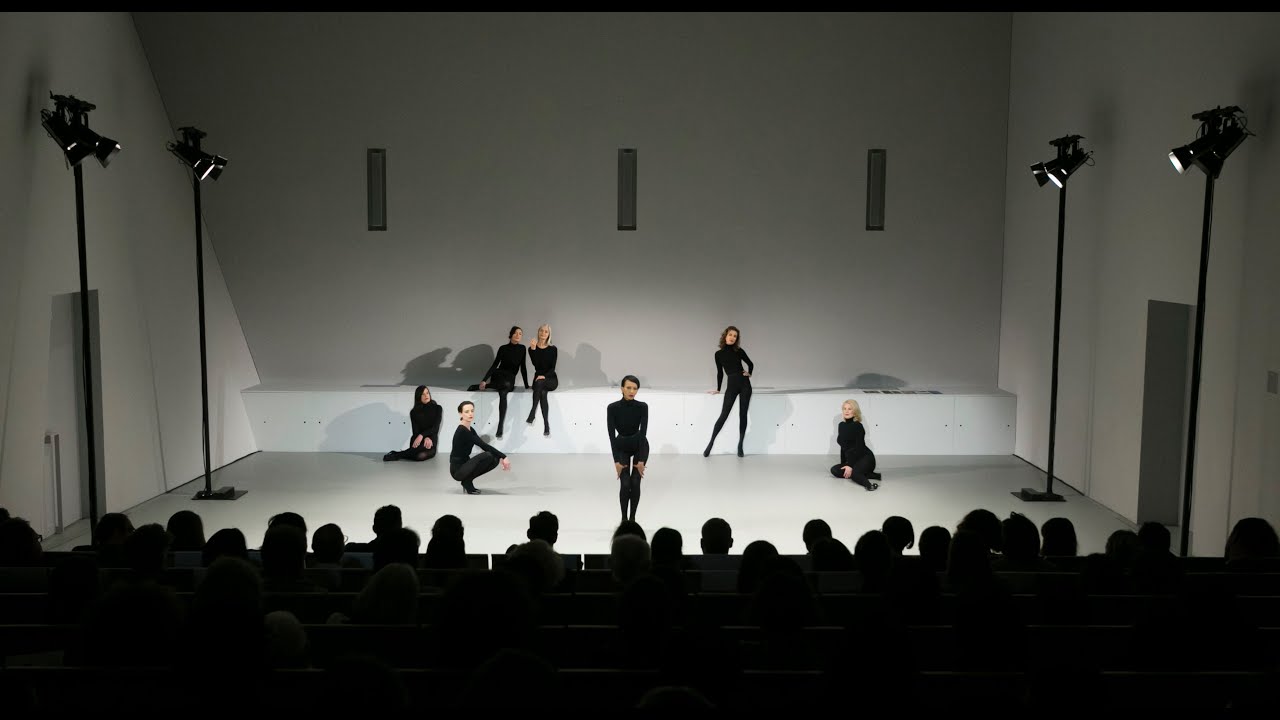 Models never talk, una performance di Olivier Saillard al Teatrino di Palazzo Grassi