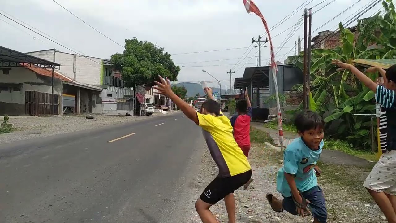 telolet basuri mengular bus sjm trans dan dewi permata