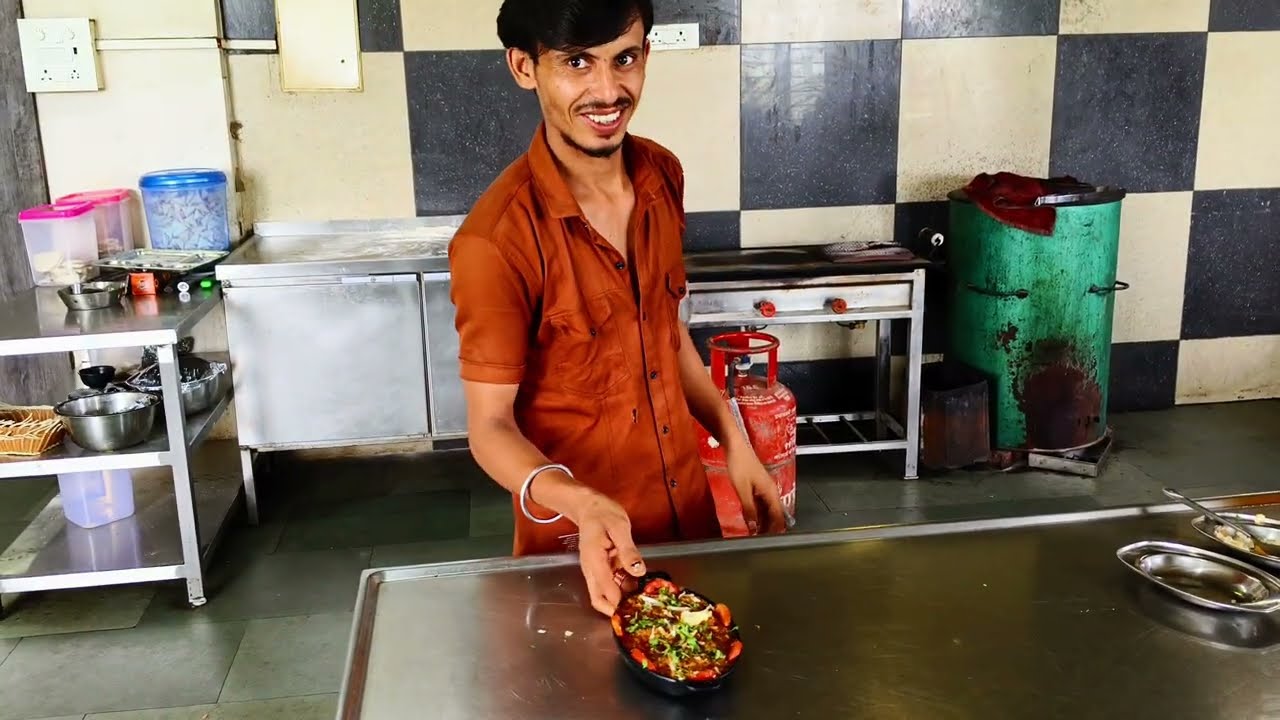 आज बनाएंगे बहुत ही शानदार पनीर बटर मसाला !! 🔥और सुरेश लगा रहे चपाती आटा !! 👨‍🍳 @DILEEP-MARWADI-09
