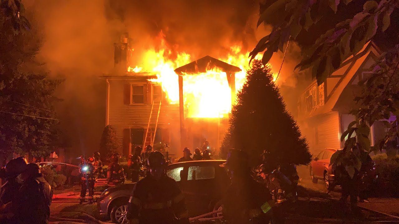 FDNY Staten Island *3rd Alarm* Fully Involved Private Dwelling