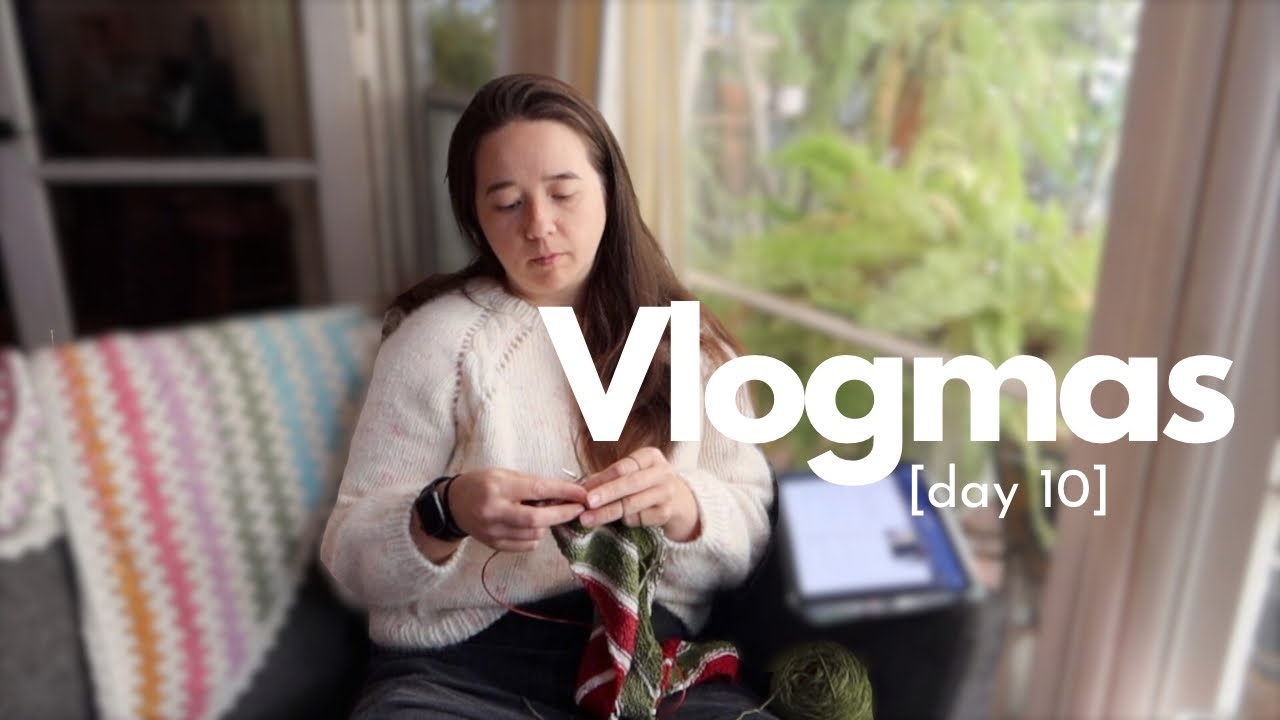 getting rows in on my Christmas shawl  || vlogmas day 10 || [cozy knitting vlog]