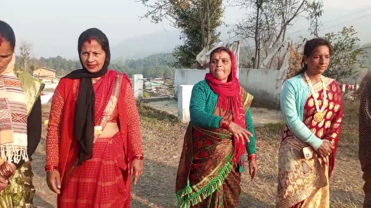 गढ़ छोड़ी दे लंका रावरा 🥰माँ भगवती 🙏🏻के प्रांगण में हमारे गाँव की महिलाओं द्वारा बहुत सुंदर होली 