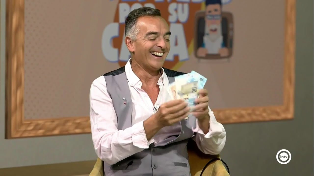 Gabimagoo y el gran José Alonso. Película adivinada, revista convertida en  billetes y  muñeco vudú