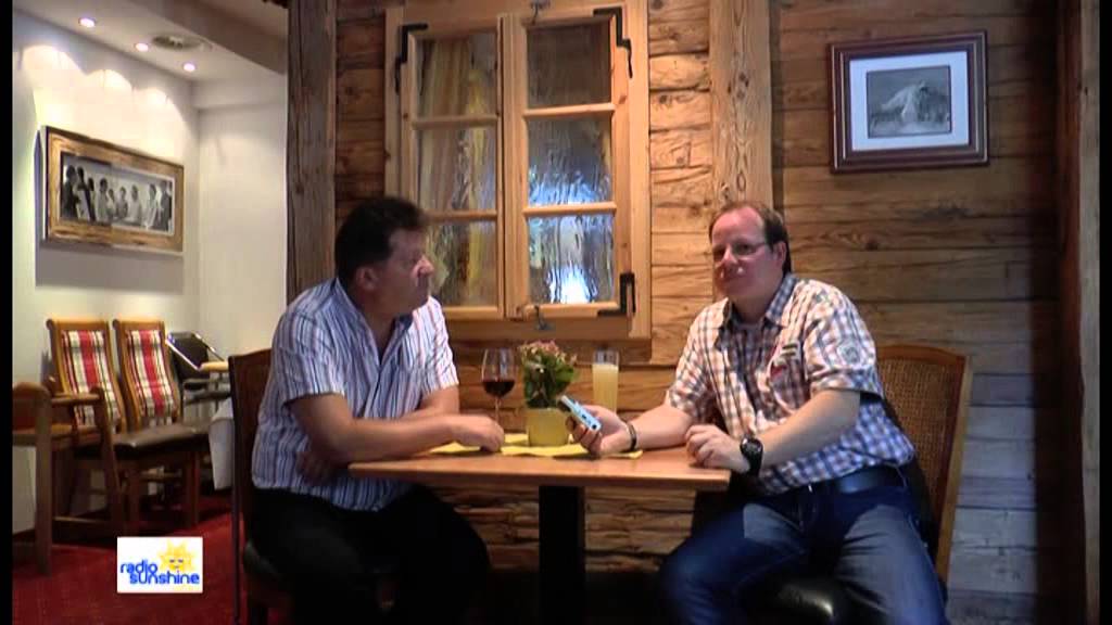 Benoit Gauder im Gespr&auml;ch mit B&uuml;rgermeister Ernst Sch&ouml;pf aus S&ouml;lden