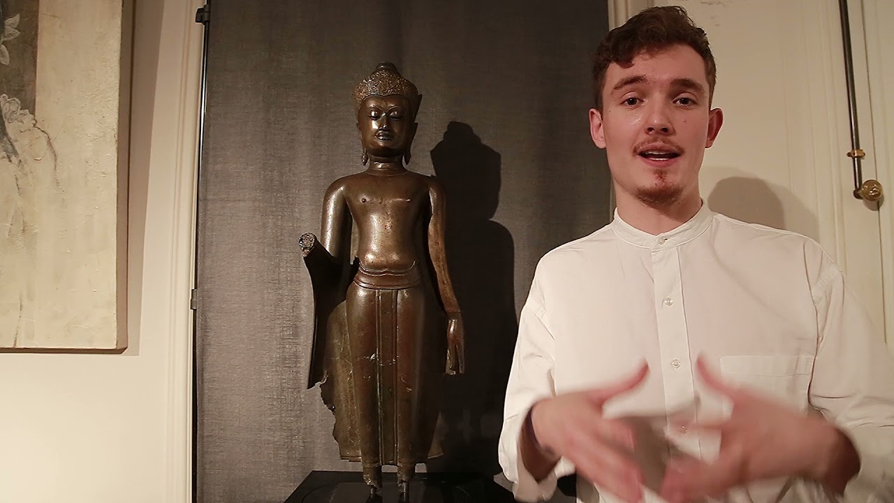 Buddha thai debout