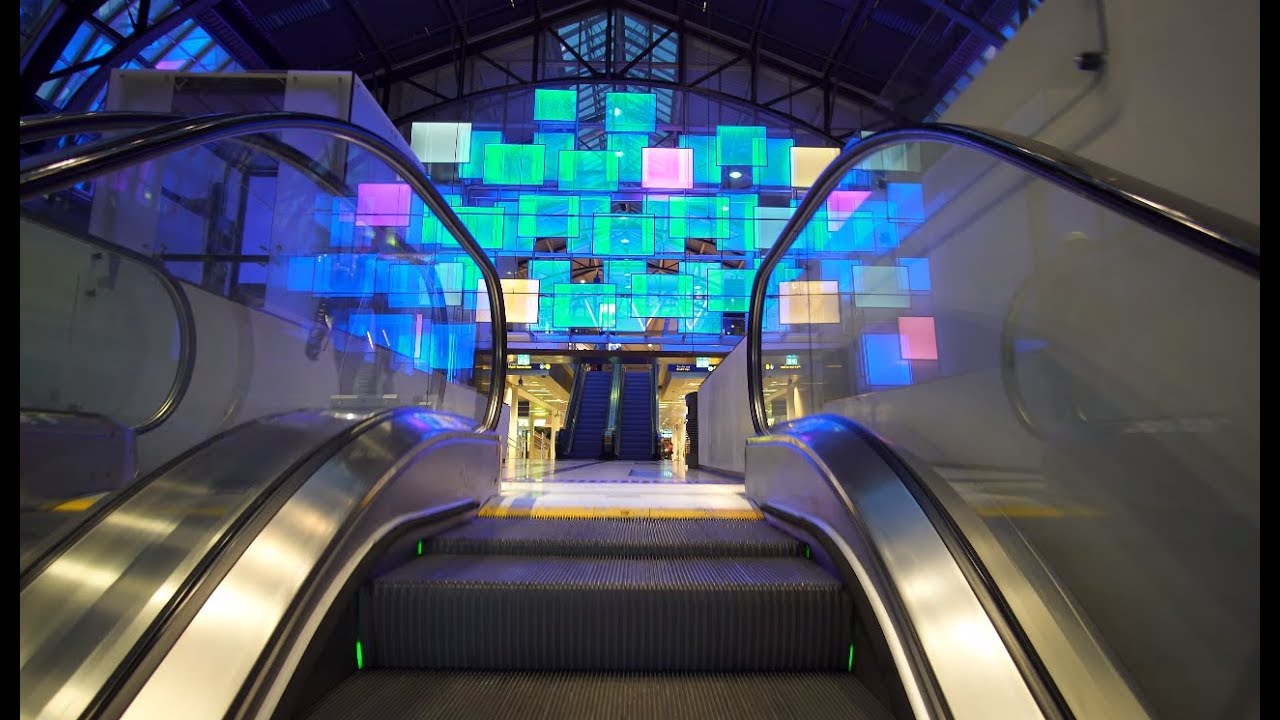 Norway, Oslo, Central Railway Station, 7X escalator, 4X elevator, 1X moving sidewalk