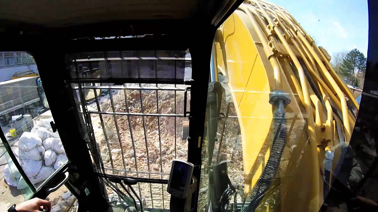 &deg;GoPro&deg; CAT 324 E loading trucks