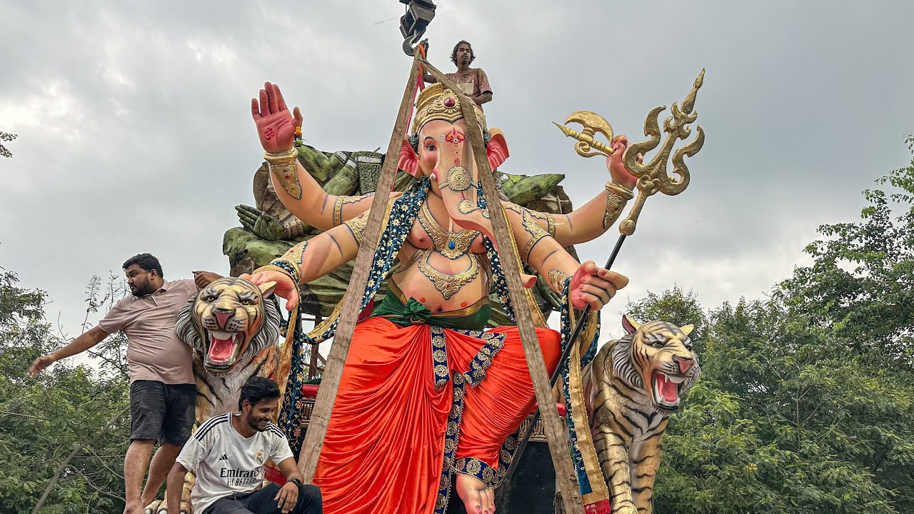 Big Ganesh Aagman 2025 At Hyderabad | Ganesh Transporting From Chowdhary Arts To Mumbai Khollapur