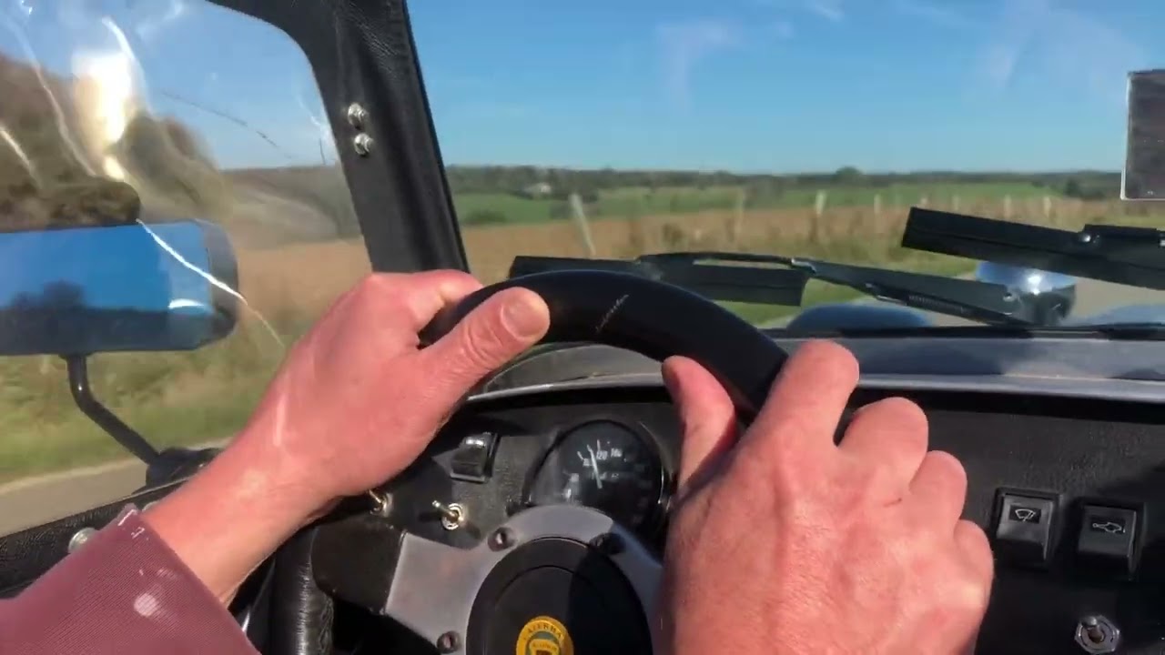 Petit tour en Caterham par une belle journée d’automne en Gaume.