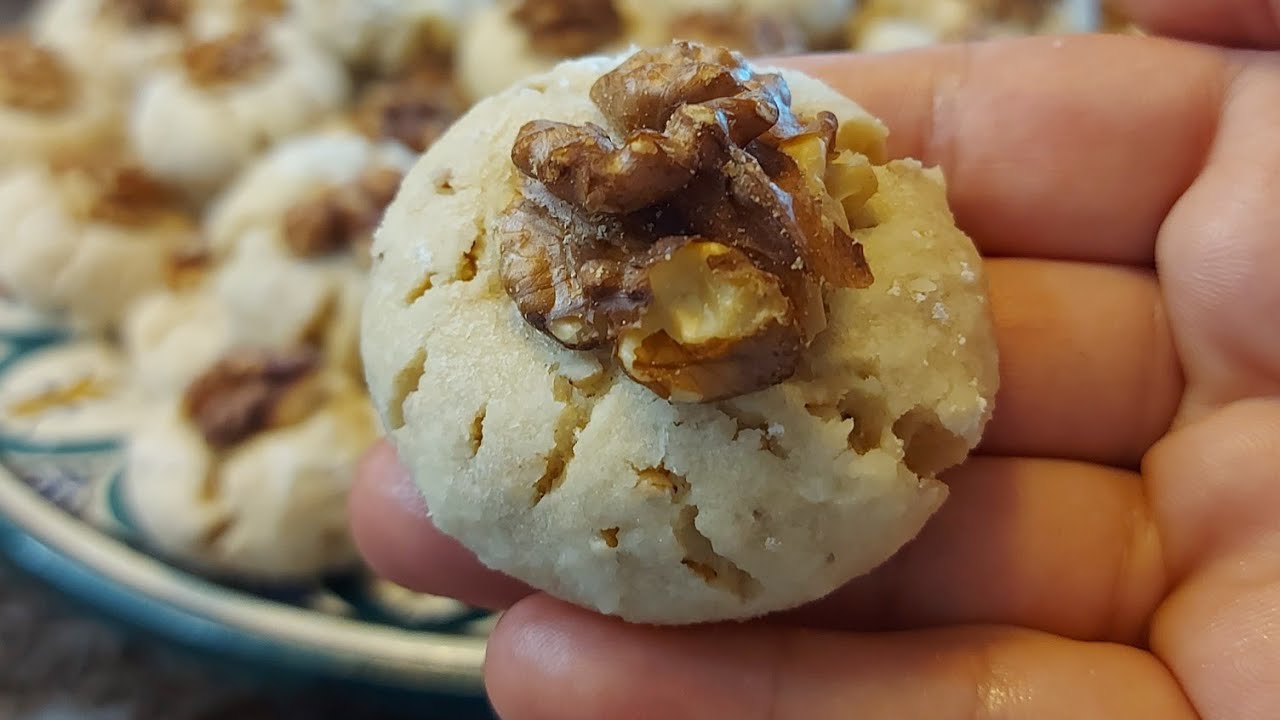 Nuts Sweet Recipe غريبة بالمكسرات بدون بيض هشة ولذيذة تذوب في الفم