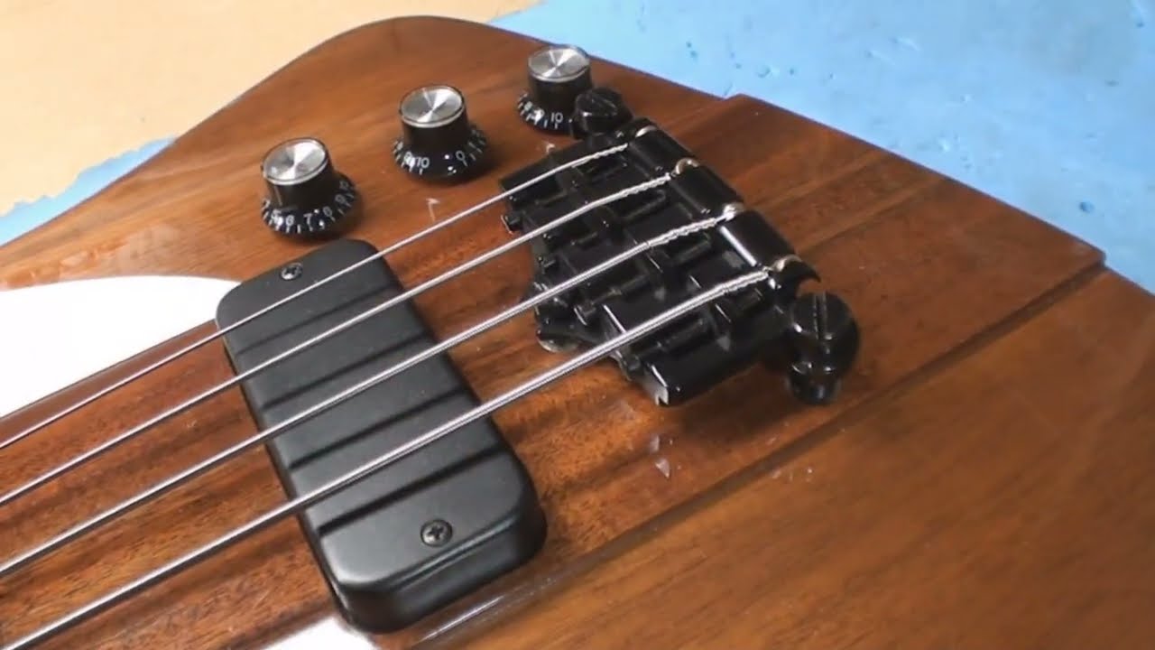 Бас-гитара Gibson Thunderbird не летает