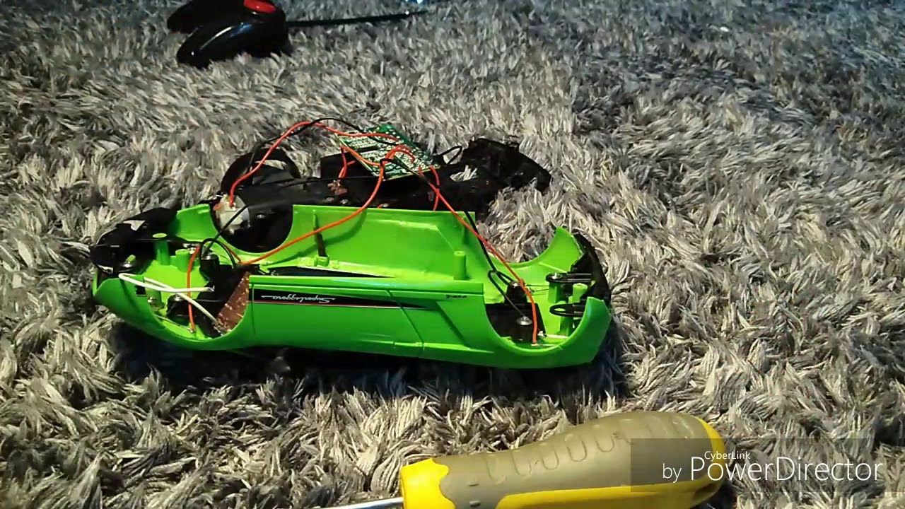 Naprawa samochodu RC na pilot