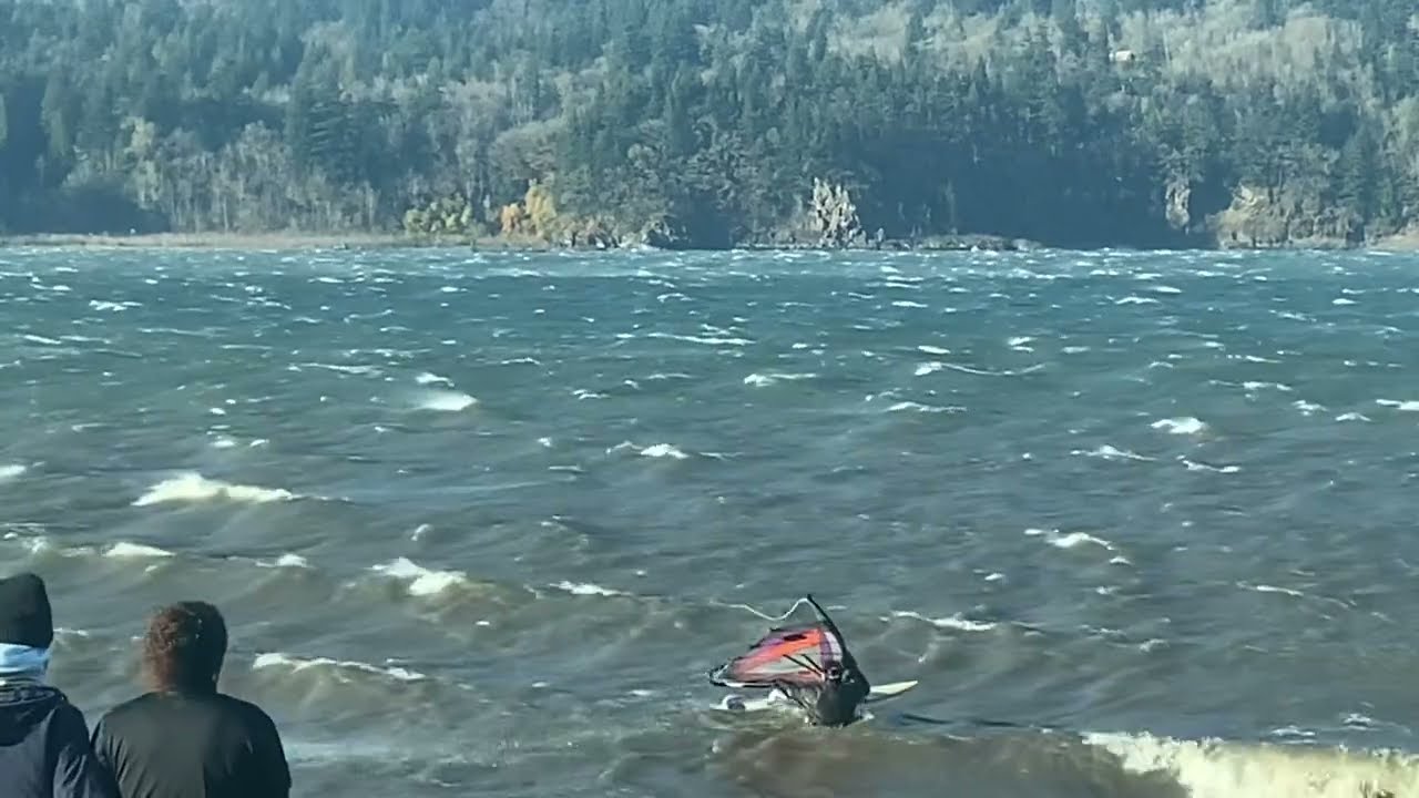 11/19/22 - 2.8m Notso sMoOtH sAiLiNg 60 mph 7’6” Quad Thruster Windsurfing Gorge struggle easterlies