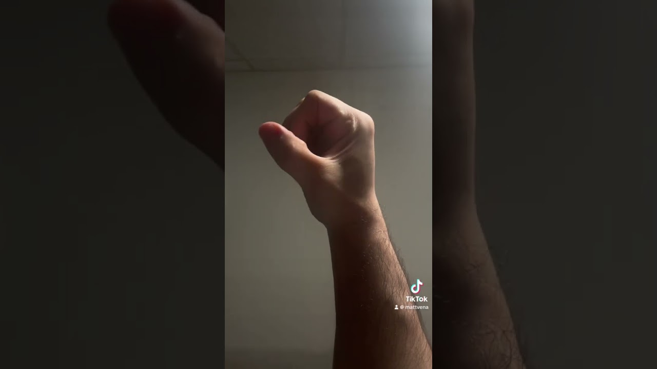 Хватит жать лёжа с прямыми запястьями 🤡