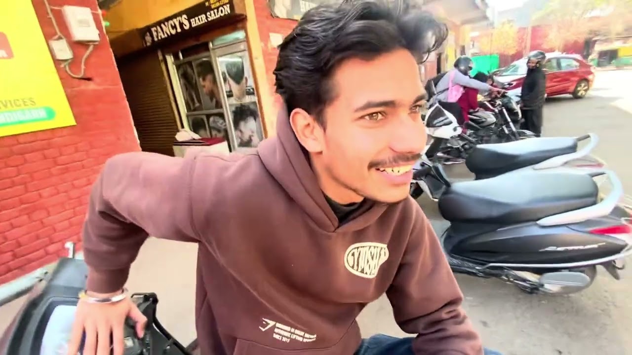 School day without baaz😭. Saan late ho gya