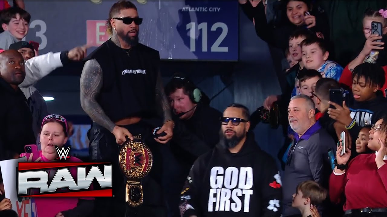 Братья Усо отправили скрытое послание во время выступления Романа Рейнса на Royal Rumble.