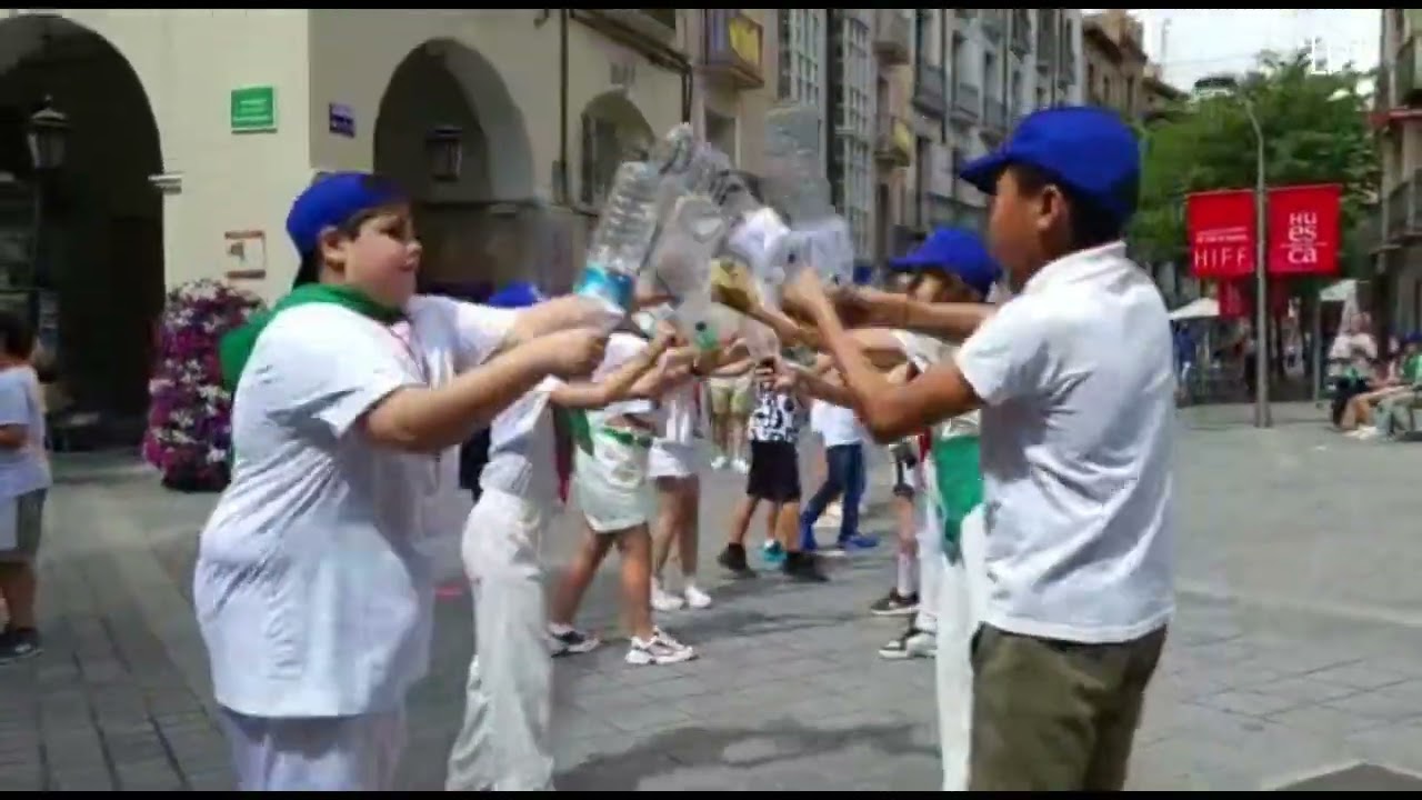 El paloteao de Linás de Broto interpretado por alumnos de Huesca