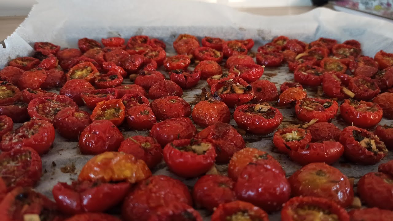 Tomates cerises confites au four