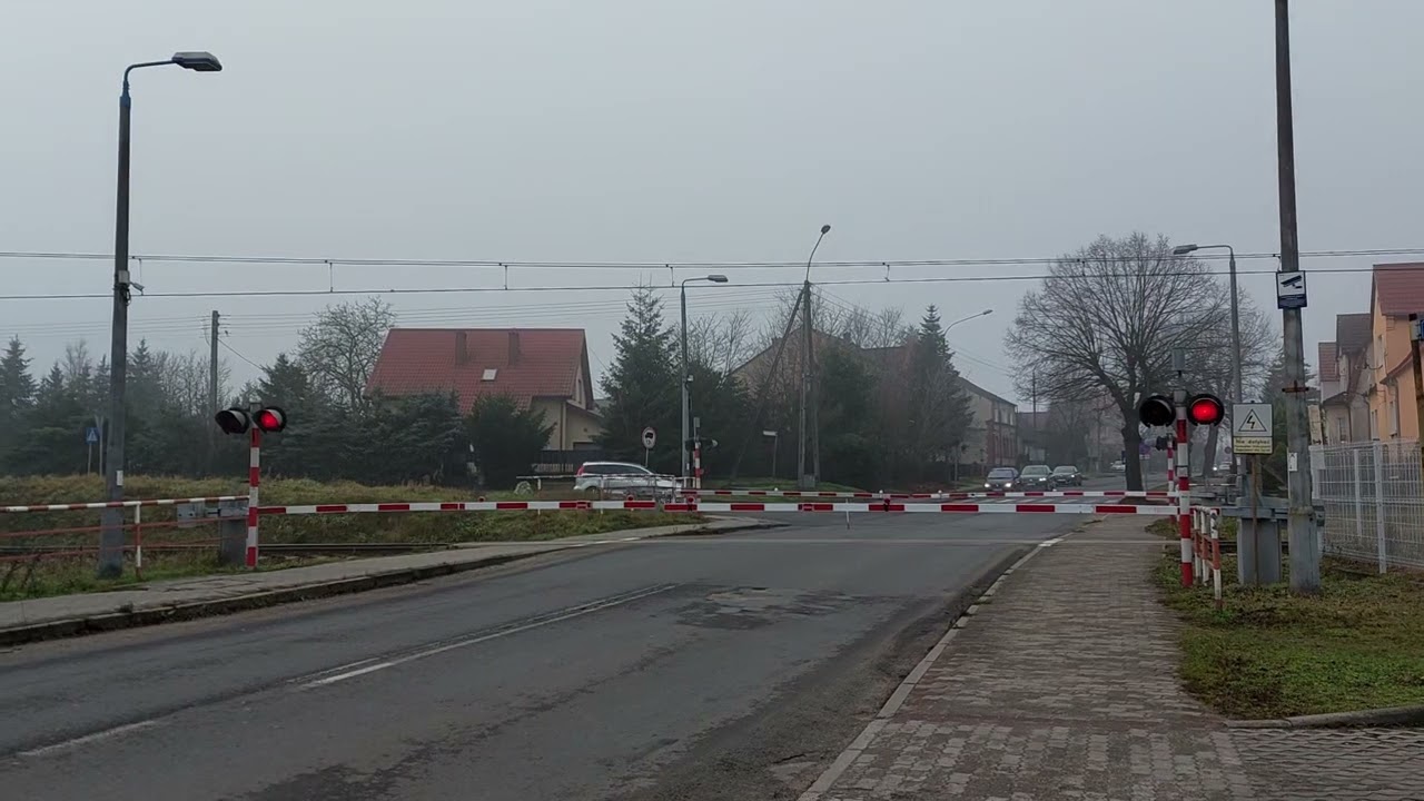 Przejazd Kolejowy Rzepin ul. Słubicka. EN57.