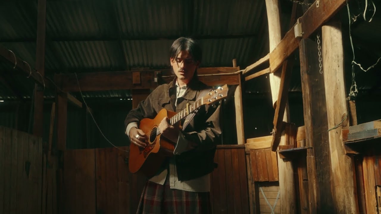lilo (acoustic in a barn)