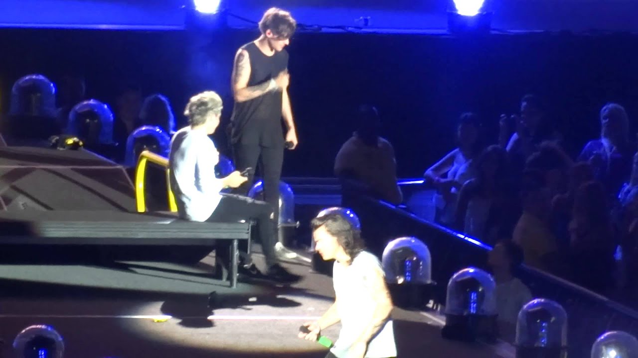 One Direction OTRA - Harry vs Water bottles/ Lilo Silly String Fight/ SOML @ Heinz Field 08.02.15