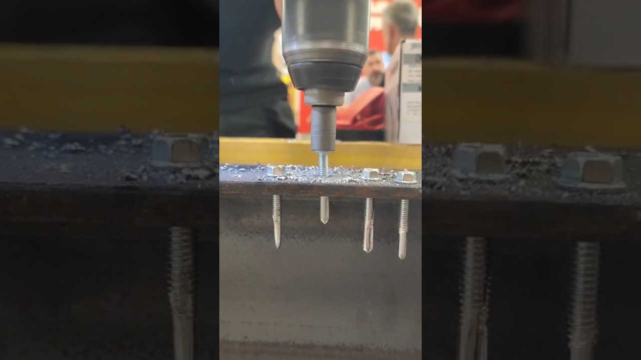 Vis autoperceuse tr&egrave;s efficace qui r&eacute;duit le temps d'assemblage gr&acirc;ce &agrave; sa pointe 💪🏼🔥 #vis #demo